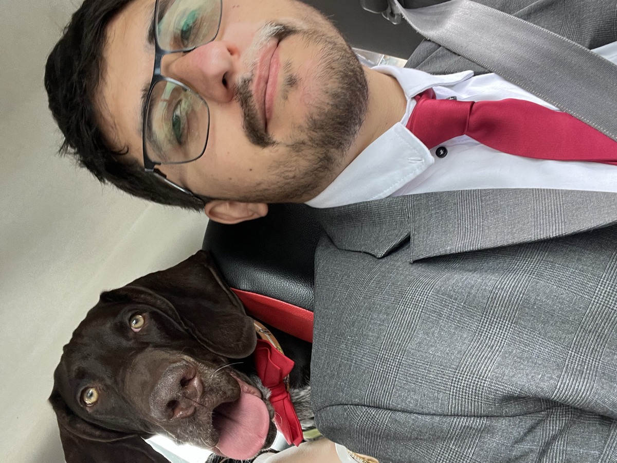 Edisson Reinozo con su perro